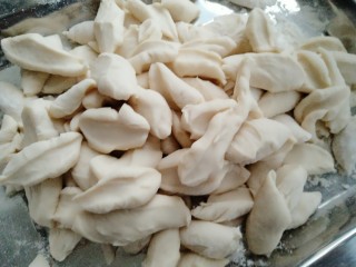 5、酸汤剪刀面,全部剪好