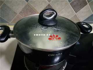 11、虾仁抄手,抄手煮至浮起，关火；抄手做好啦；