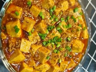 8、麻婆豆腐,撒上葱花，花椒粉即可