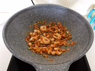 13、韩式泡菜炒饭,翻炒均匀