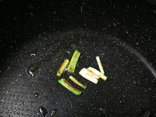 16、杏鲍菇炒鸡蛋,煎出葱香味