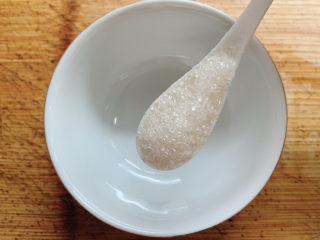 7、红烧土豆,准备酱汁，一勺糖