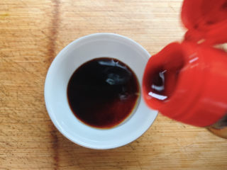 9、红烧土豆,适量酱油。