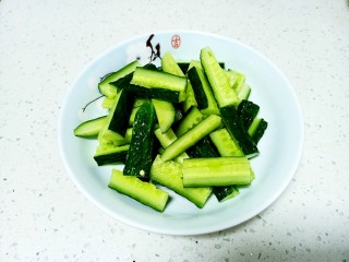 6、酸辣黄瓜条,黄瓜切条