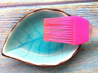 7、酸奶山楂糕华夫饼,倒少许玉米油