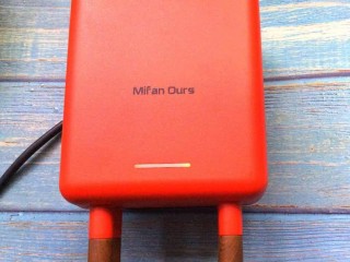 11、酸奶山楂糕华夫饼,盖好盖子，3至4分钟就好了