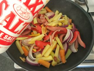 21、无肉不欢+红酒煨小红肠,这时加盐，