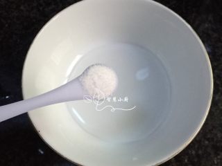 5、地方菜 成都豆花,2克内脂加少量的温水化开，然后倒入锅中，慢慢地倒，边倒边搅拌均匀