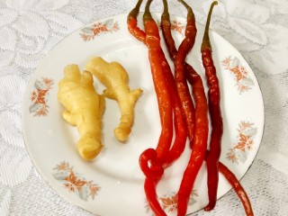 3、红烧三角峰,泡椒泡姜必备