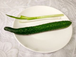 5、红烧三角峰,黄瓜大葱各一根