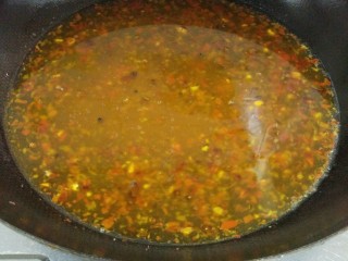 11、红烧三角峰,炒香调料后，加水半锅