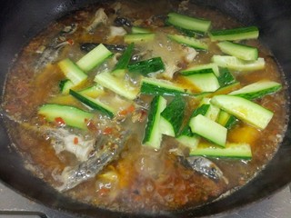 12、红烧三角峰,加入黄瓜