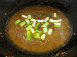 17、红烧三角峰,加入大葱