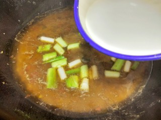 19、红烧三角峰,加淀粉水勾薄芡