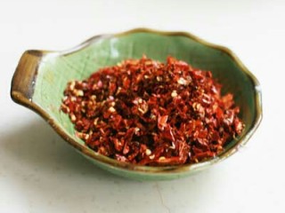 5、水煮肉片,倒出切碎