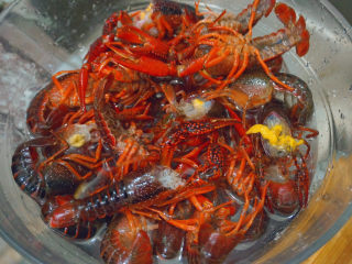 4、爆炒小龙虾,剪完之后的小龙虾????