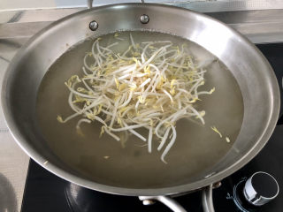 11、水煮千张,绿豆芽焯水十来秒捞出