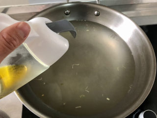 13、水煮千张,滴几滴食用油