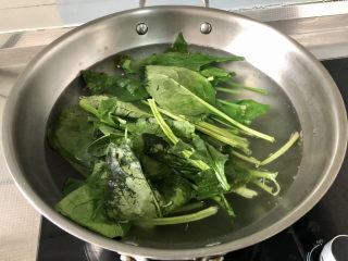 14、水煮千张,下菠菜烫半分钟
