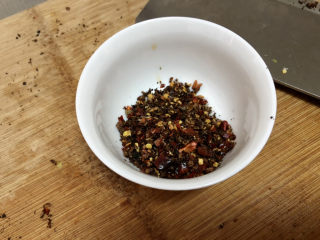 18、水煮千张,碾碎剁碎成刀口辣椒