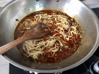 30、水煮千张,千张抖散下锅