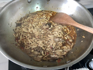 35、水煮千张,收汁到汤汁浓郁