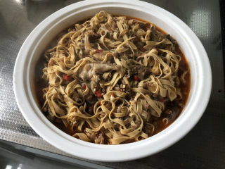 36、水煮千张,盛出，连汤汁浇在盆中