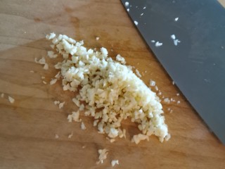 7、蒜蓉小油菜,蒜切末