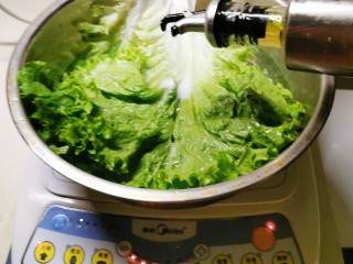 7、蒜蓉蚝油生菜,加几滴食用油