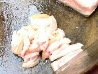 1、四川粉蒸肉,五花肉切小片