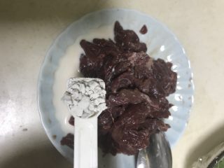 6、猜着做饭:韭香牦牛肉,芡粉