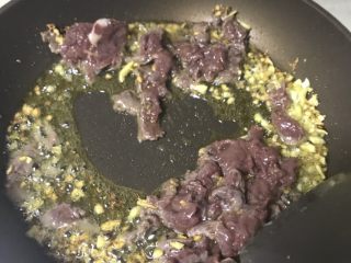 15、猜着做饭:韭香牦牛肉,下牛肉