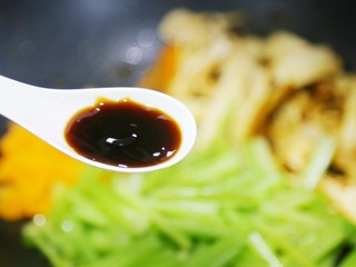 14、无敌下饭的芹菜炒香干,一勺蚝油。