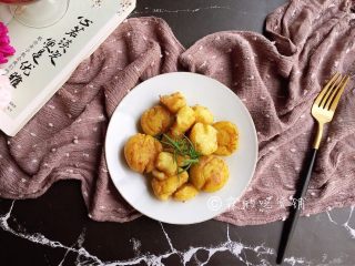 15、香香的黄油煎滴椒盐小土豆,完成。