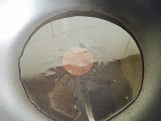 5、红烧白萝卜,起油锅加热至六成热