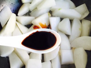 10、红烧白萝卜,一勺老抽