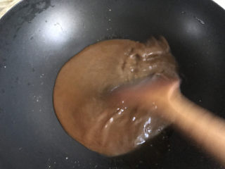 11、黑胡椒土豆泥,锅烧热倒入黑胡椒粉水小火熬