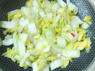 9、醋溜大白菜,不用加水，放盐、白糖炒熟