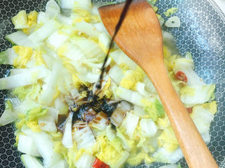 10、醋溜大白菜,放入香醋