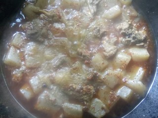 13、魔芋烧鸭,大火转小火，烧菜。