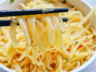 12、醋溜土豆丝,开吃。