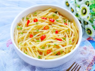 14、醋溜土豆丝,喜欢的一定要试试。