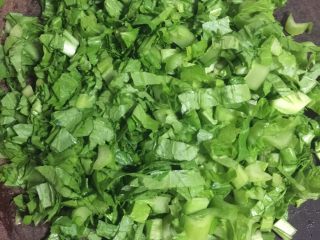 2、青菜钵,青菜切碎