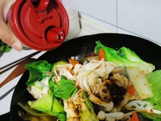 10、鲜蔬麻辣香锅,加一品鲜酱油翻炒均匀
