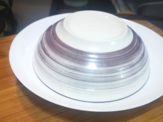 14、四川烧白,起锅后在蒸碗上盖一个盘子，再快速翻过来，揭开蒸碗软糯咸香的扣肉就成功啦