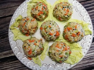 12、饭团子,摆入盘中