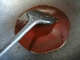 15、饭团子,锅中放油放入味极鲜，水淀粉调成汁