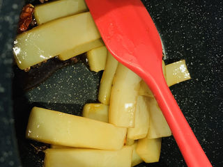 13、麻辣魔芋,所有调料，中火搅拌均匀；