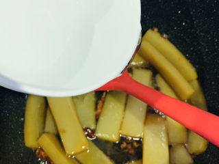 14、麻辣魔芋,加清水盖过魔芋；