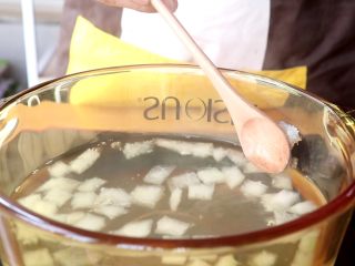 4、冬瓜泥6M,用勺子可以轻轻的压碎，说明冬瓜熟透了